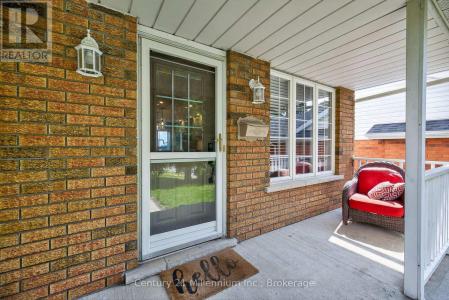 702 SPILLSBURY DRIVE, Peterborough (otonabee Ward 1), אונטריו K9K 2K2, קנדה 