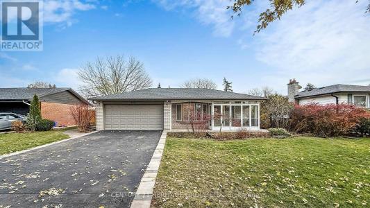 194 SEWELL DRIVE, Oakville (cp College Park), Ontario L6H 1E4, Canada