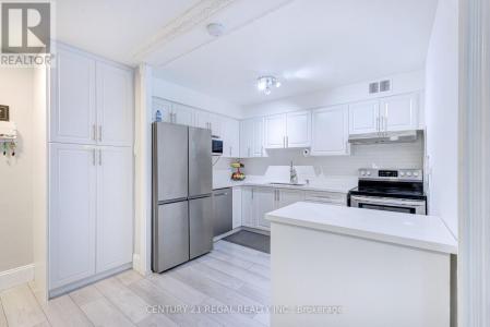 366 THE EAST MALL, Toronto (islington-city Centre West), Ontario M9B 6C6, Canada