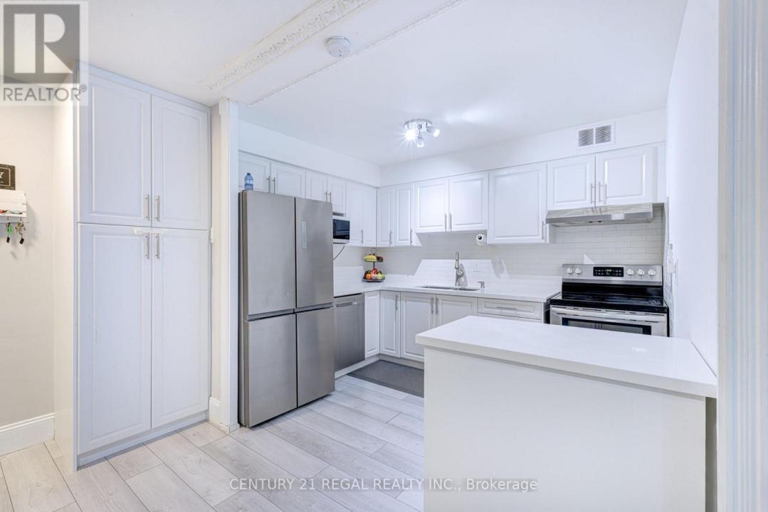 366 THE EAST MALL, Toronto (islington-city Centre West), Ontario M9B 6C6, Canada