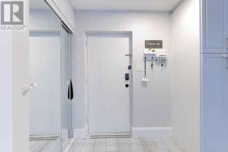 366 THE EAST MALL, Toronto (islington-city Centre West), Ontario M9B 6C6, Canada