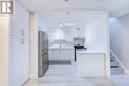 366 THE EAST MALL, Toronto (islington-city Centre West), Ontario M9B 6C6, Canada