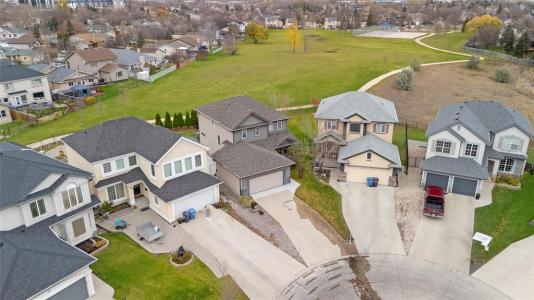 43 JOHN MANN PLACE, Winnipeg, 马尼托巴 R3W 0A2, 加拿大