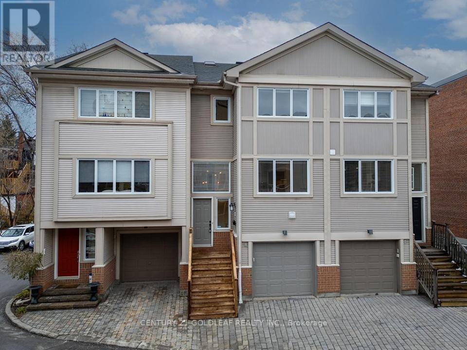 4 SCHOOLHOUSE PRIVATE, Ottawa, Ontario K1M 2J5, Canada