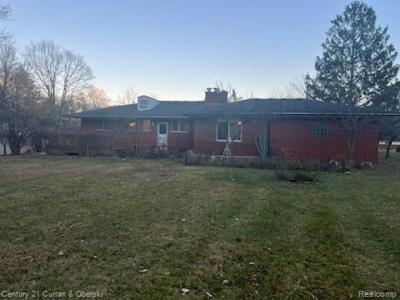 6886 E Nashway, West Bloomfield Charter Township, Michigan 48322, USA