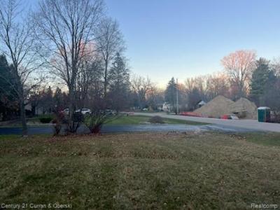 6886 E Nashway, West Bloomfield Charter Township, Michigan 48322