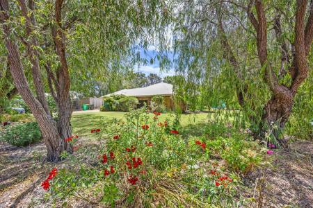 4 Hornibrook Road, Dalyellup, WA 6230, Australia