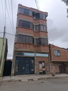 Calle Nestor Zamora entre calle Guillermo Alborta y calle Adolfo Siles Castillo , Oruro 361, Este, Oruro 00001, ボリビア