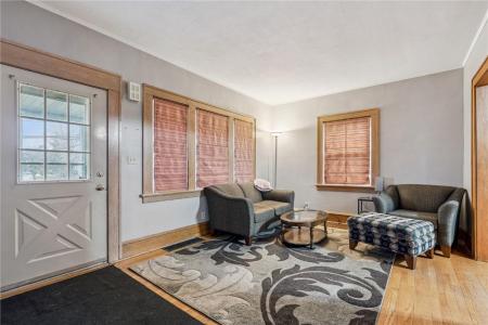 203 NE 27th Street, Cedar Rapids, 爱荷华州 52402, 美国