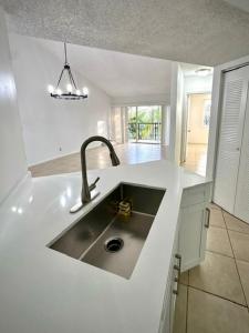 9033 Wiles Rd #304, Coral Springs, Флорида 33067, Соединенные Штаты