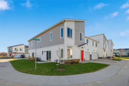 329 NE Otter Drive, Waukee, Iowa 50263, USA