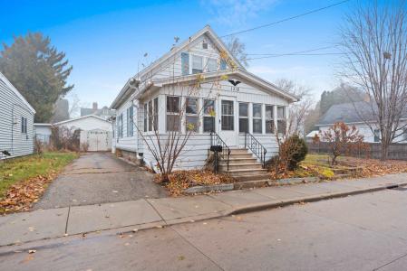 1318 Babbitz Avenue, Oshkosh, Wisconsin 54901-5302
