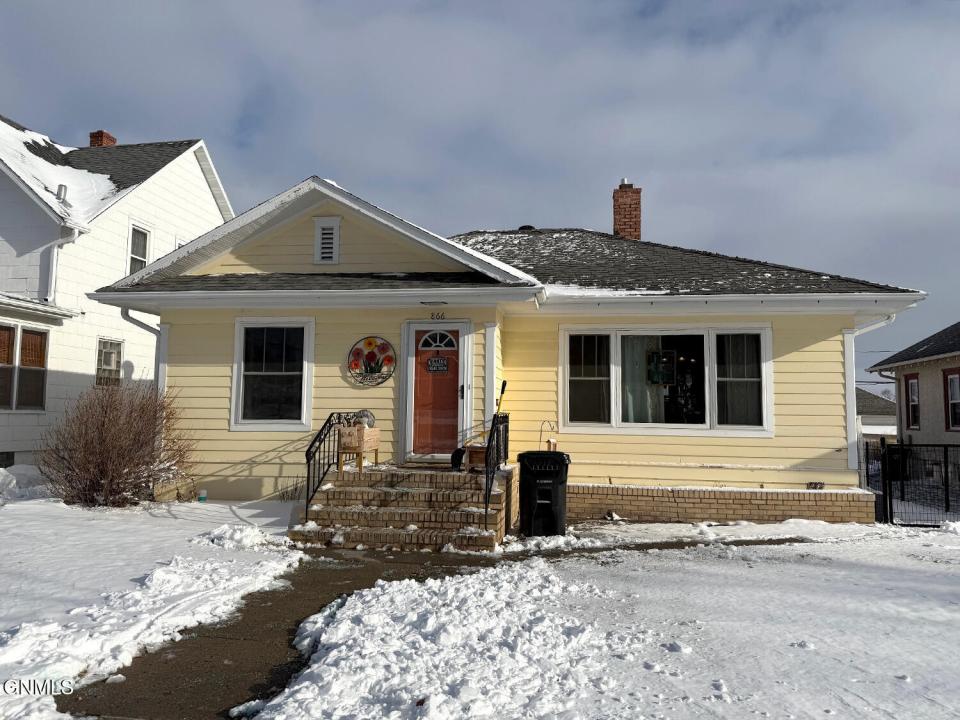 866 Central Avenue, Valley City, North Dakota 58072, USA