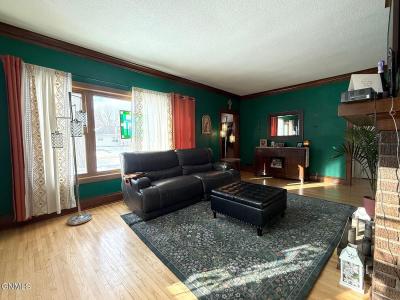 866 Central Avenue, Valley City, North Dakota 58072, USA