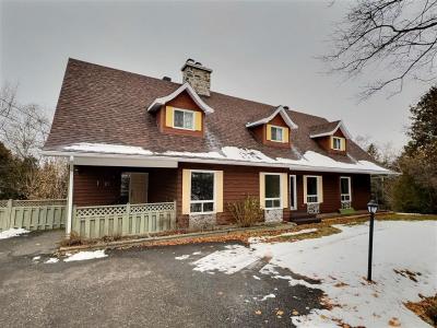 27 Rue des Érables, Rivière-du-Loup, Quebec G5R 1T8, Canadá