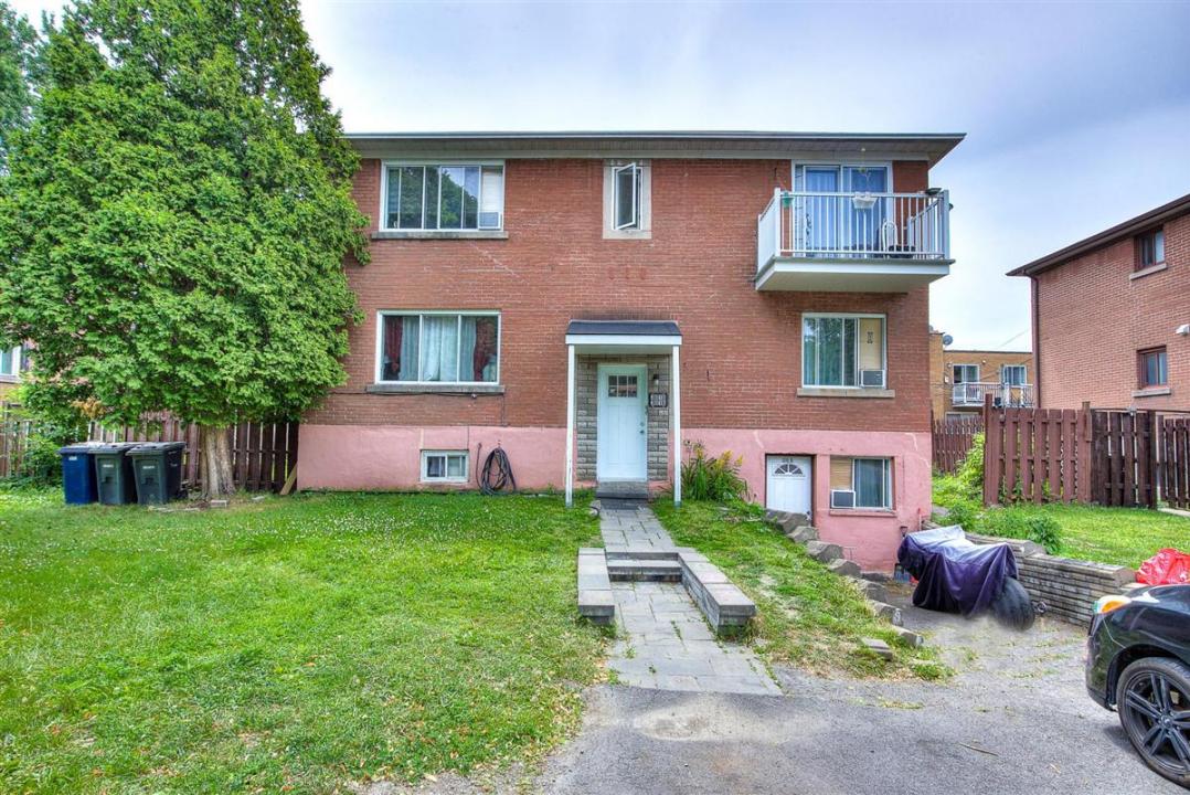3016A-3018 8e Rue, Laval (Chomedey), ケベック H7V 1N6, カナダ