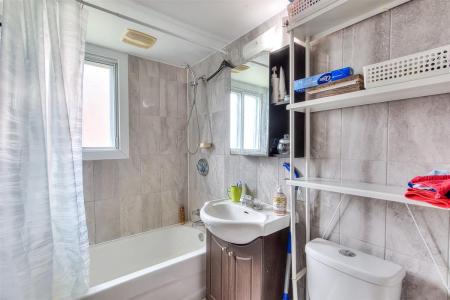 3016A-3018 8e Rue, Laval (Chomedey), ケベック H7V 1N6, カナダ