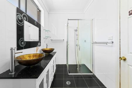 19 Ashcroft Street, Georges Hall, NSW 2198, Australia