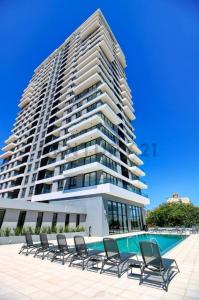 Avenida Santísima Trinidad y Tte. Cnel. Cirilo Gill , Mme. Lynch, Asunción 00001, Paraguay