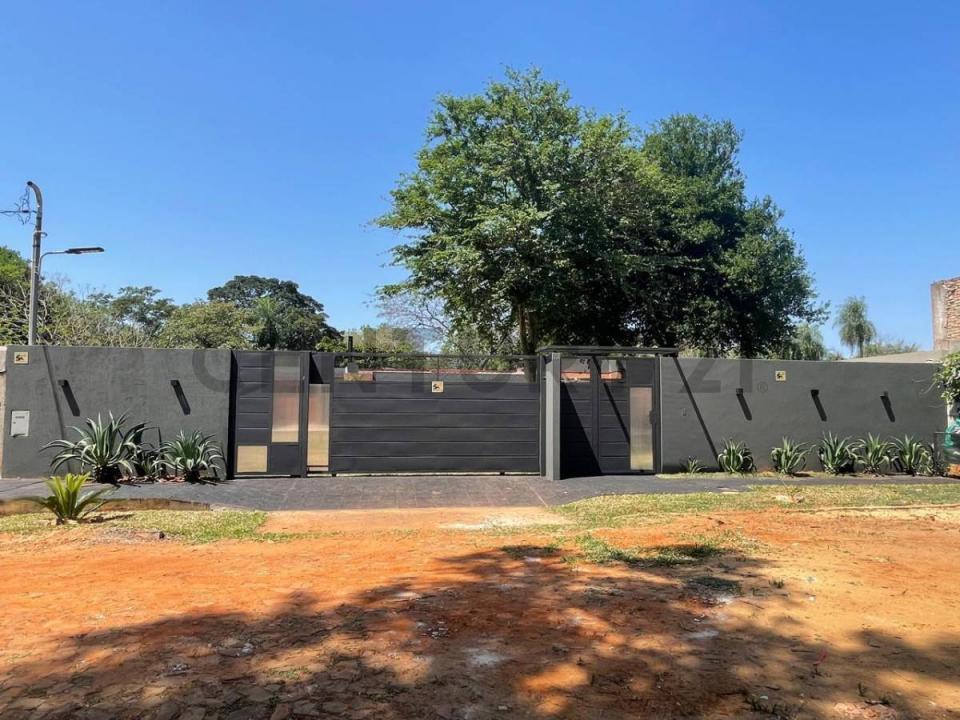 Aztecas 305 , Luque, Центральное 00001, Парагвай