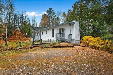 194  Ch. Johnson, Thorne, Quebec J0X 2A0, Canada