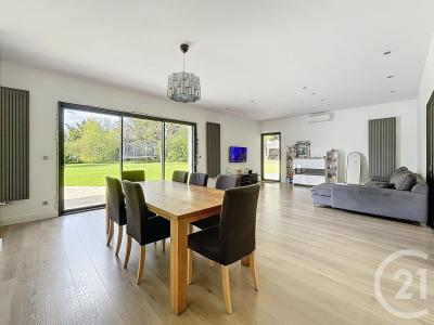 Mozac, Овернь 63200, Франция