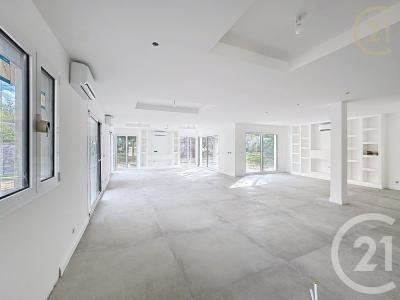 Pringy, Isla De Francia 77310, Francia