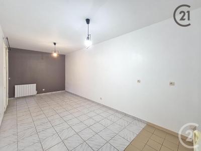 Montereau Fault Yonne, Île-de-France 77130, France