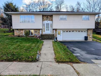 618 Shirley Lane, Dunmore, Pennsylvania 18512, USA