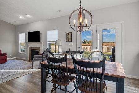 242 W Big Pine Drive, West Lafayette, אינדיאנה 47906, ארצות הברית של אמריקה