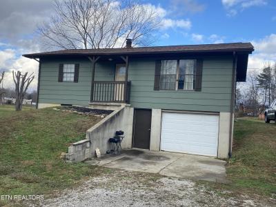 332 Slaven Lane, Oneida, Tennessee 37841, USA