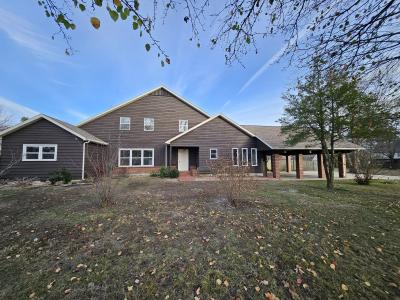 1011 3rd Street, Monett, Missouri 65708, USA