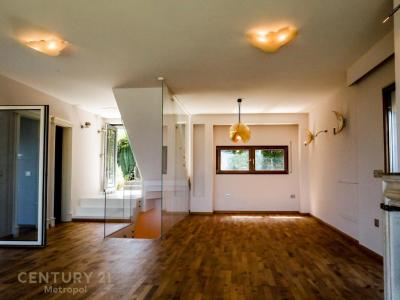 Long Hill Residence, Tirana, Albânia