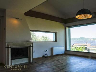 Long Hill Residence, Tirana, Albânia