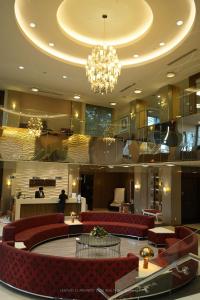 6 EVA ROAD, Toronto, Ontario M9C 0B1, Canada