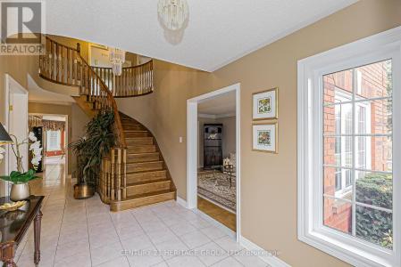 668 CHALEUR PLACE, Newmarket (stonehaven-wyndham), Ontario L3X 1L6, Canada