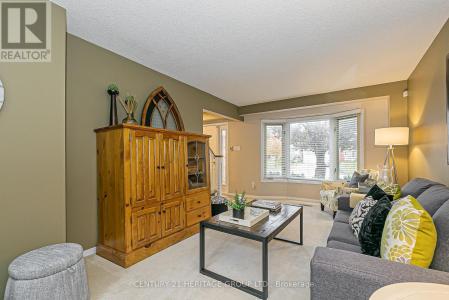 124 JOHN BOWSER CRESCENT, Newmarket (glenway Estates), 安大略省 L3Y 7P1, 加拿大