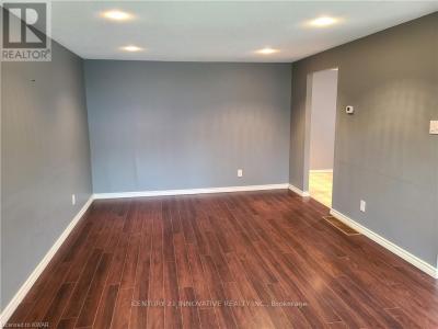 75 PEPPERWOOD CRESCENT, Kitchener, Ontario N2A 2R4, Canadá