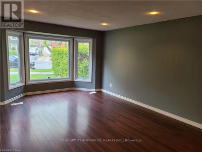 75 PEPPERWOOD CRESCENT, Kitchener, Ontario N2A 2R4, Canadá