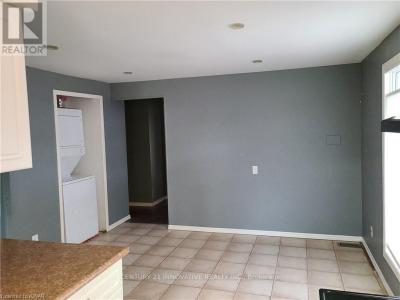 75 PEPPERWOOD CRESCENT, Kitchener, Ontario N2A 2R4, Canadá