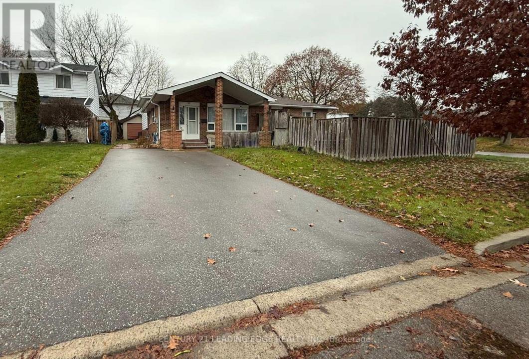 714 GREENOCH COURT, Oshawa (mclaughlin), Ontario L1J 6H4, Canada