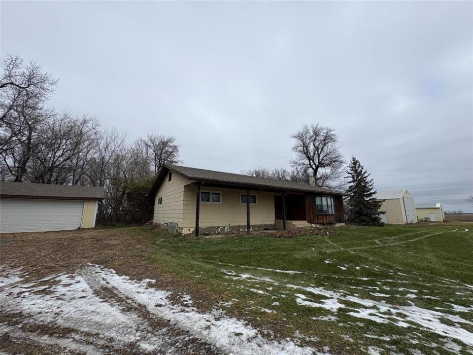 111037 141 ROAD NORTH, Dauphin, Manitoba R7N 2T8, Canadá