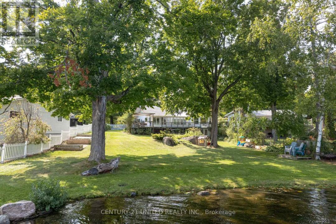 1105 PRIMROSE LANE, Selwyn, Ontario K9J 6X5, Canada