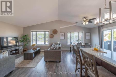 102 KING STREET WEST, Kawartha Lakes (emily), אונטריו K0L 2W0, קנדה 