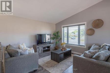 102 KING STREET WEST, Kawartha Lakes (emily), אונטריו K0L 2W0, קנדה 