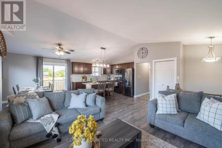 102 KING STREET WEST, Kawartha Lakes (emily), אונטריו K0L 2W0, קנדה 