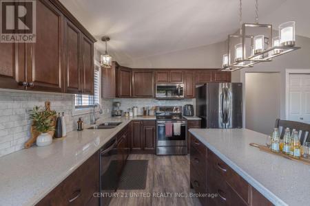 102 KING STREET WEST, Kawartha Lakes (emily), אונטריו K0L 2W0, קנדה 