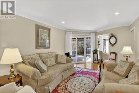 1121 ARMOUR ROAD, Peterborough (ashburnham Ward 4), 온타리오주 K9H 7N8, 캐나다