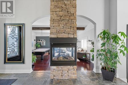 749 SPILLSBURY DRIVE, Peterborough (otonabee Ward 1), Ontario K9K 1K9, Canada