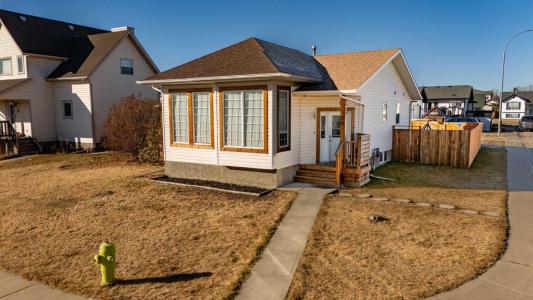 28 PARKSIDE CRESCENT, Blackfalds, Alberta T4M 0E9, Canada